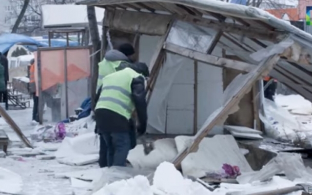 В преддверии праздника рабочие устроили погром на рынке. ВИДЕО Фото № 0 В преддверии праздника рабочие устроили погром на рынке. ВИДЕО Фото № 0