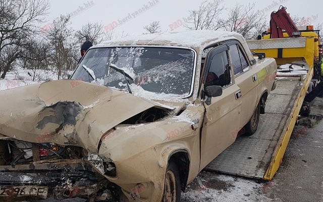 Пиво льется рекой: В Запорожской области в ДТП попал микроавтобус, перевозивший пиво Фото № 1 Пиво льется рекой: В Запорожской области в ДТП попал микроавтобус, перевозивший пиво Фото № 1