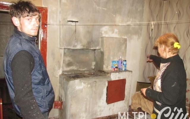 В Запорожской области семья, в которой ребенок питался сырой картошкой, показала свой дом (ФОТО, ВИДЕО) Фото № 8 В Запорожской области семья, в которой ребенок питался сырой картошкой, показала свой дом (ФОТО, ВИДЕО) Фото № 8