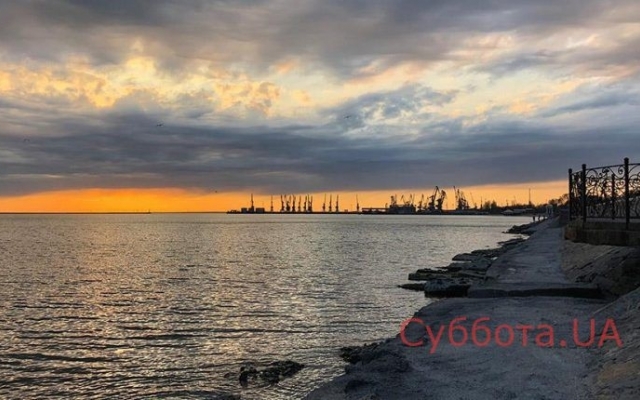 В сети поделились снимками завораживающего заката на курорте Фото № 3 В сети поделились снимками завораживающего заката на курорте Фото № 3
