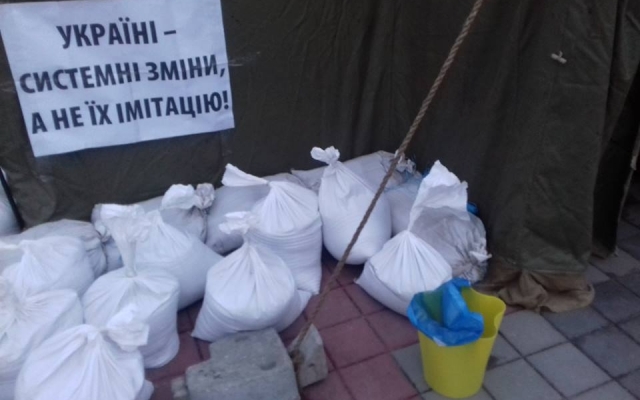Запорожцы массово поднимаются против Президента: Палаточный городок увеличивается (ФОТО) Фото № 2 Запорожцы массово поднимаются против Президента: Палаточный городок увеличивается (ФОТО) Фото № 2