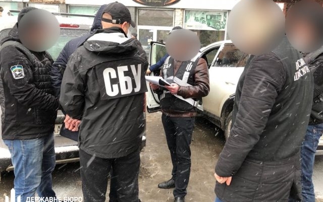 Работники СБУ задержали полицейских Работники СБУ задержали полицейских
