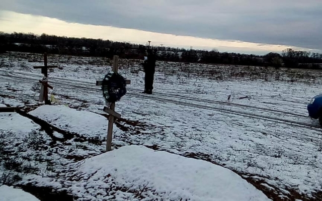 Запорожские бойцы получают землю на кладбище (ФОТО) Фото № 0 Запорожские бойцы получают землю на кладбище (ФОТО) Фото № 0