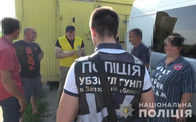 Правоохранители Запорожской области открыли охоту на мигрантов (ВИДЕО) Фото № 0 Правоохранители Запорожской области открыли охоту на мигрантов (ВИДЕО) Фото № 0