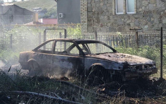 Появились фото последствий пожара: Сгорел дом и автомобиль Фото № 1 Появились фото последствий пожара: Сгорел дом и автомобиль Фото № 1