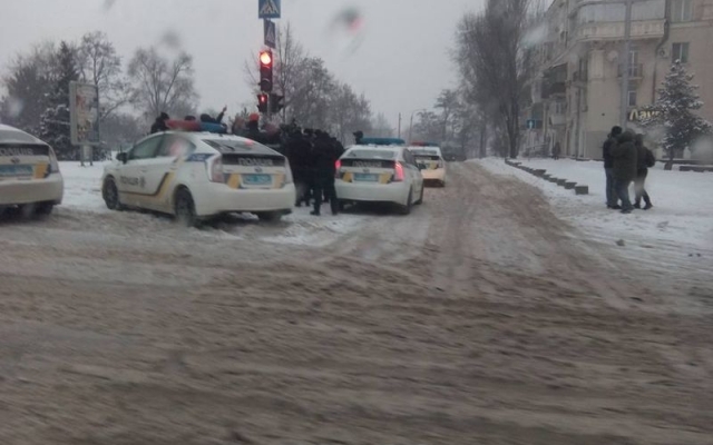 Местных жителей напугала акция Азова в центре Запорожья Фото № 1 Местных жителей напугала акция Азова в центре Запорожья Фото № 1
