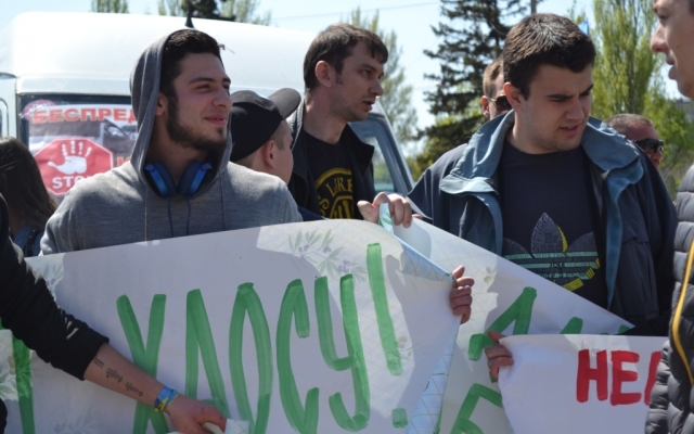 В сети появился самый полный фоторепортаж сегодняшнего митинга в Запорожье Фото № 26 В сети появился самый полный фоторепортаж сегодняшнего митинга в Запорожье Фото № 26