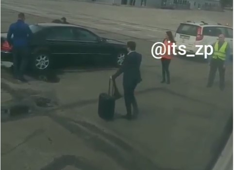 В Запорожье прибыл Зеленский (ВИДЕО) Фото № 0 В Запорожье прибыл Зеленский (ВИДЕО) Фото № 0