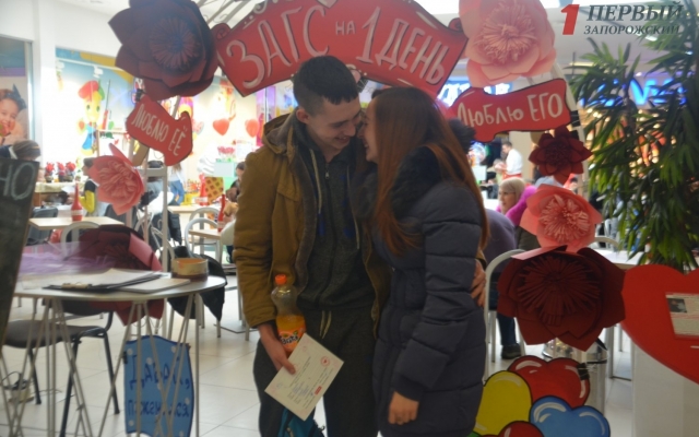 Вчера поженились десятки запорожцев Фото № 5 Вчера поженились десятки запорожцев Фото № 5