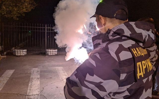 В Запорожье представители «Нацкорпуса» собрались у здания «СБУ» с протестом (ФОТО) Фото № 6 В Запорожье представители «Нацкорпуса» собрались у здания «СБУ» с протестом (ФОТО) Фото № 6