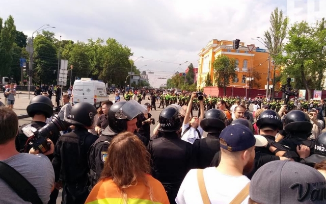 Запорожцы приехали в Киев на "Марш равенства" Запорожцы приехали в Киев на "Марш равенства"