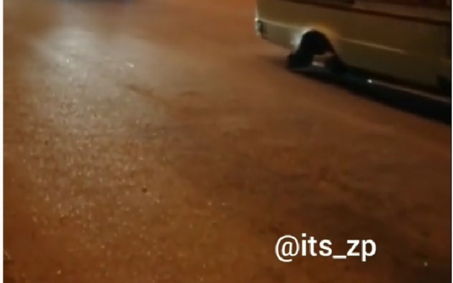 В Запорожье у машина скорой помощи ехала без колеса (ВИДЕО) Фото № 0 В Запорожье у машина скорой помощи ехала без колеса (ВИДЕО) Фото № 0