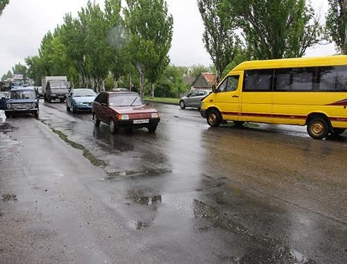 Смотрите: Маршрутка въехала в Смотрите: Маршрутка въехала в