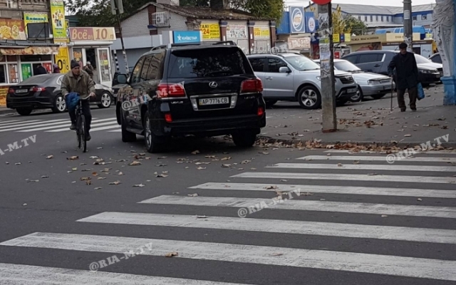 Фотофакт: Автохам нарушил сразу три ПДД Фото № 2 Фотофакт: Автохам нарушил сразу три ПДД Фото № 2