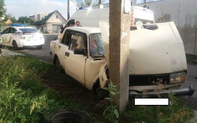 ДТП на Автовокзале: Парень разбил головой лобовое стекло (ФОТО) Фото № 2 ДТП на Автовокзале: Парень разбил головой лобовое стекло (ФОТО) Фото № 2