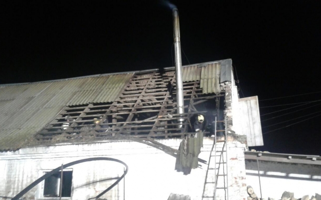 Пожар в хозпостройке: Спасатели вывели поголовье свиней Фото № 0 Пожар в хозпостройке: Спасатели вывели поголовье свиней Фото № 0
