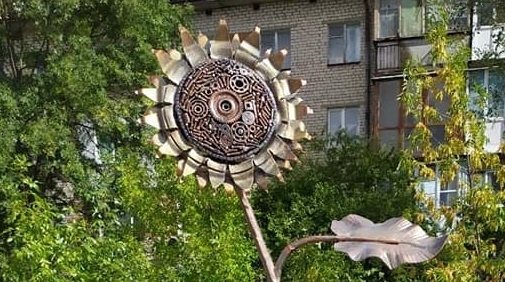 В Бердянске кузнец выковал подсолнечник (ФОТО) Фото № 0 В Бердянске кузнец выковал подсолнечник (ФОТО) Фото № 0