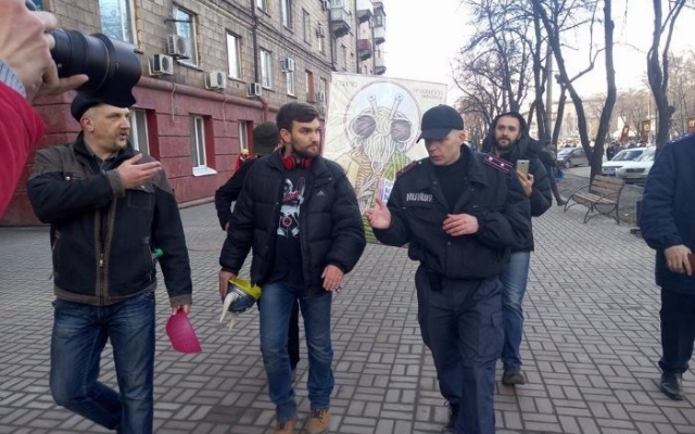 По Запорожью ходил необычный монстр Фото № 0 По Запорожью ходил необычный монстр Фото № 0