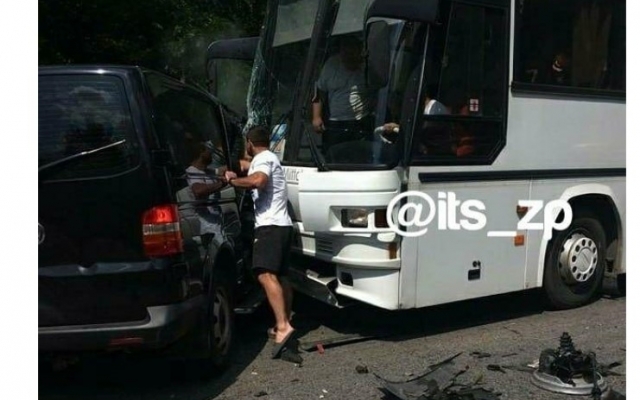 Под Запорожьем автобус с детьми оказался в кювете (ФОТО) Фото № 1 Под Запорожьем автобус с детьми оказался в кювете (ФОТО) Фото № 1