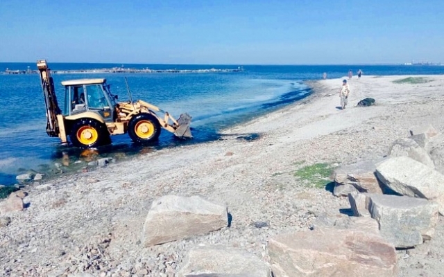 На запорожском курорте снова борются с водорослями (ФОТО) Фото № 1 На запорожском курорте снова борются с водорослями (ФОТО) Фото № 1