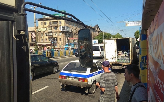 На остановке ТЦ На остановке ТЦ