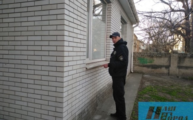 В Запорожской области подкуп избирателей: Под дверью офиса БПП В Запорожской области подкуп избирателей: Под дверью офиса БПП
