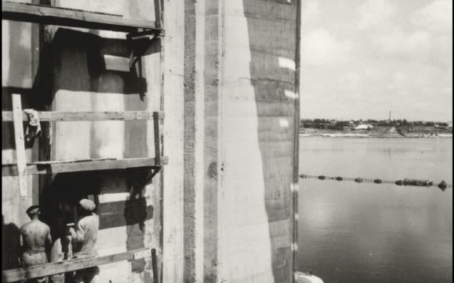 В сети появились исторические фото восстановления В сети появились исторические фото восстановления