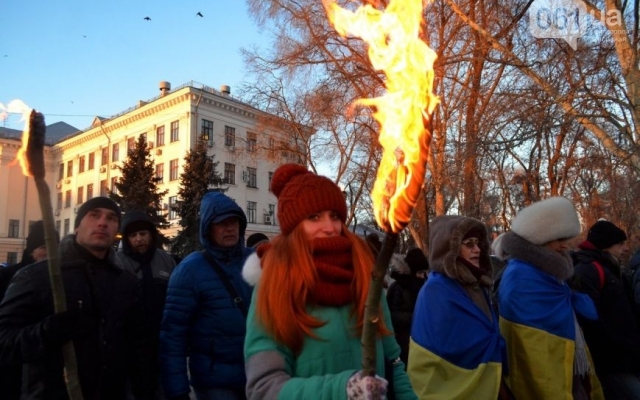 Сегодня в Запорожье прошло факельное шествие Фото № 4 Сегодня в Запорожье прошло факельное шествие Фото № 4