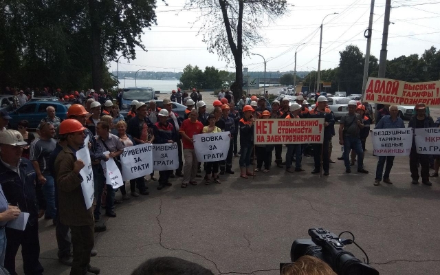 В Запорожье около здания В Запорожье около здания