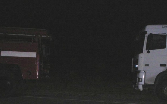 Под Запорожьем фура оказалась в кювете (ФОТО) Фото № 1 Под Запорожьем фура оказалась в кювете (ФОТО) Фото № 1