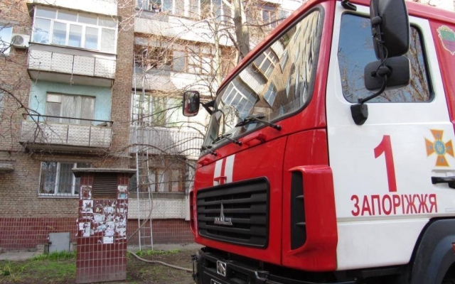 Спасатель, находясь не на службе, вынес запорожанку из задымленной квартиры на руках (ФОТО) Фото № 1 Спасатель, находясь не на службе, вынес запорожанку из задымленной квартиры на руках (ФОТО) Фото № 1