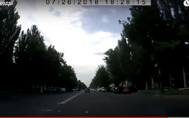 Горожане буквально бросаются под колеса машин (ВИДЕО) Фото № 0 Горожане буквально бросаются под колеса машин (ВИДЕО) Фото № 0
