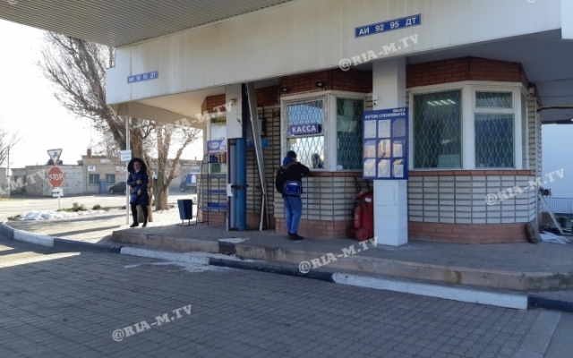 В Запорожской области автомобиль врезался в автозаправку (ФОТО) Фото № 2 В Запорожской области автомобиль врезался в автозаправку (ФОТО) Фото № 2