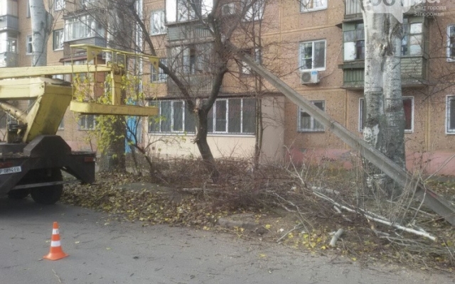 В Запорожье техника коммунальщиков попала в ДТП (ФОТО) Фото № 1 В Запорожье техника коммунальщиков попала в ДТП (ФОТО) Фото № 1