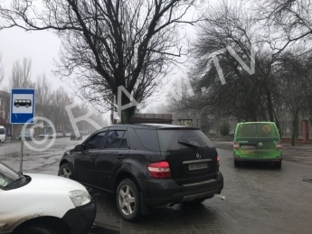 Владелец крутого Мерседеса оштрафован за то, что он парковался на тротуаре (ФОТО) Фото № 0 Владелец крутого Мерседеса оштрафован за то, что он парковался на тротуаре (ФОТО) Фото № 0