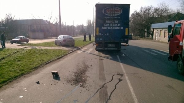 На пешеходном переходе большегруз въехал в легковушку (ФОТО, ВИДЕО) Фото № 0 На пешеходном переходе большегруз въехал в легковушку (ФОТО, ВИДЕО) Фото № 0