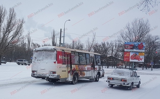 В Запорожской области автобус с пассажирами попал в аварию (ФОТО) Фото № 0 В Запорожской области автобус с пассажирами попал в аварию (ФОТО) Фото № 0