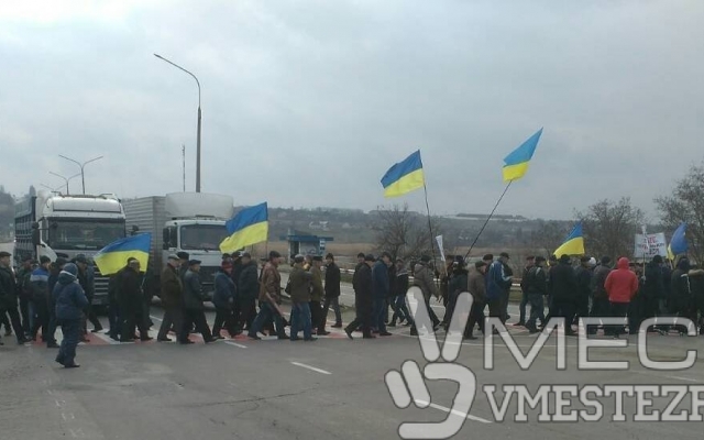 Запорожье митингует: Люди перекрыли трассу (ФОТО) Фото № 2 Запорожье митингует: Люди перекрыли трассу (ФОТО) Фото № 2
