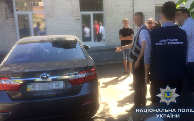 В Запорожье чиновник погорел на взятке (ФОТО) Фото № 3 В Запорожье чиновник погорел на взятке (ФОТО) Фото № 3