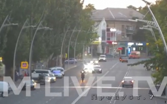 В Запорожской области на главном проспекте лихачил байкер (ВИДЕО) Фото № 0 В Запорожской области на главном проспекте лихачил байкер (ВИДЕО) Фото № 0