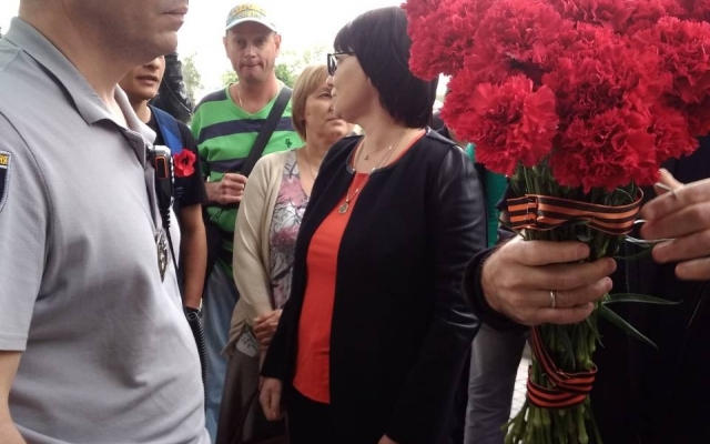 На Аллее Славы задержали женщину с запрещенной символикой (ФОТО) Фото № 0 На Аллее Славы задержали женщину с запрещенной символикой (ФОТО) Фото № 0