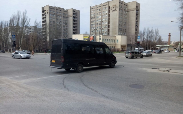 В Запорожье маршрутка столкнулась с грузовиком (ФОТО) Фото № 0 В Запорожье маршрутка столкнулась с грузовиком (ФОТО) Фото № 0