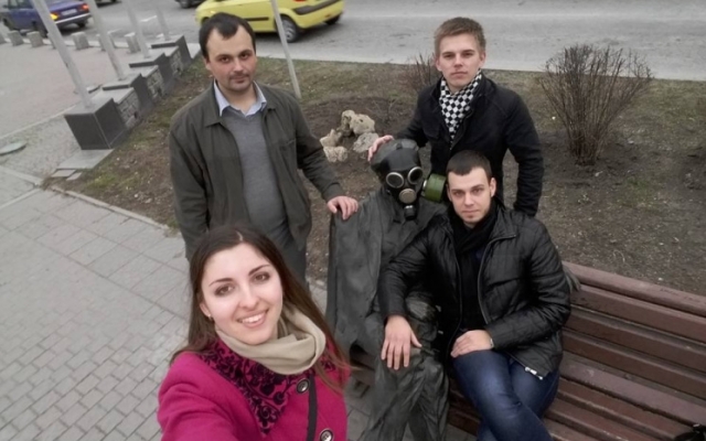 Известные запорожские памятники одеты в противогазы Фото № 1 Известные запорожские памятники одеты в противогазы Фото № 1