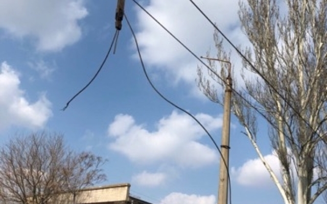 В Запорожье грузовик разорвал контактную троллейбусную сеть (ФОТО) Фото № 1 В Запорожье грузовик разорвал контактную троллейбусную сеть (ФОТО) Фото № 1