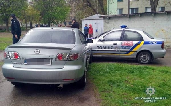 Водитель, который сбил трех женщин и удирал от полиции сказал, что спешил в садик (ФОТО) Фото № 0 Водитель, который сбил трех женщин и удирал от полиции сказал, что спешил в садик (ФОТО) Фото № 0