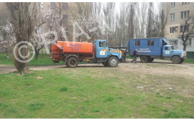 Фотофакт: По городу текут фекальные Фотофакт: По городу текут фекальные