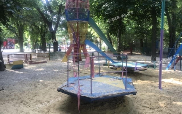 В Запорожской области мальчик получил травму на детской площадке (ФОТО) Фото № 2 В Запорожской области мальчик получил травму на детской площадке (ФОТО) Фото № 2