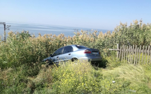 В Запорожской области в водоеме едва не утонул автомобиль (ФОТО) Фото № 0 В Запорожской области в водоеме едва не утонул автомобиль (ФОТО) Фото № 0