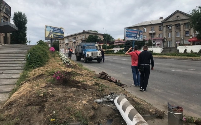 Виновник ночного ДТП нанес убытков на 100 тысяч гривен (ФОТО) Фото № 5 Виновник ночного ДТП нанес убытков на 100 тысяч гривен (ФОТО) Фото № 5
