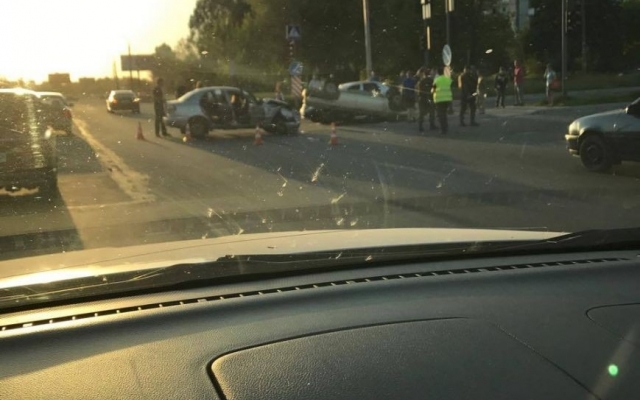 Фото: две аварии на запорожской Набережной, одно авто вверх колесами Фото № 0 Фото: две аварии на запорожской Набережной, одно авто вверх колесами Фото № 0